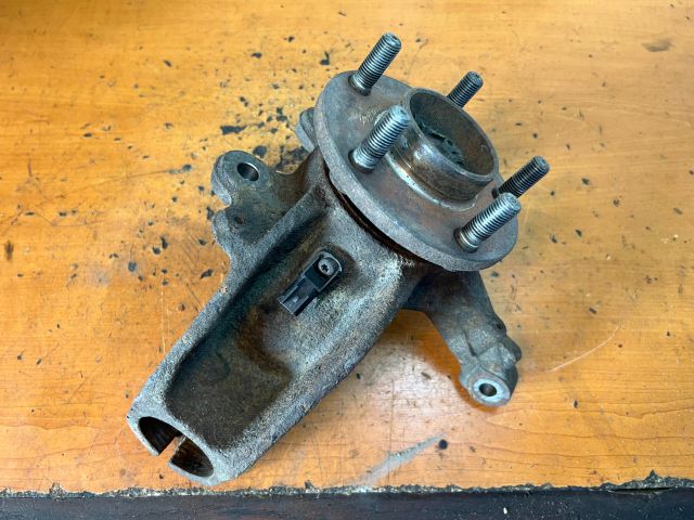 bontott FORD FOCUS C-MAX I Jobb első Kerékagy