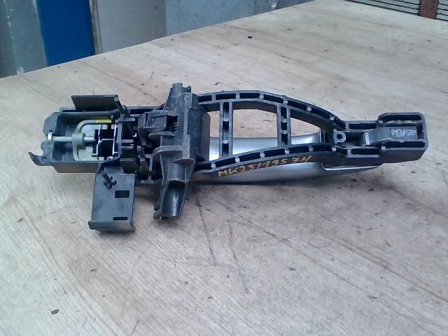 bontott FORD FOCUS C-MAX I Jobb hátsó Külső Kilincs