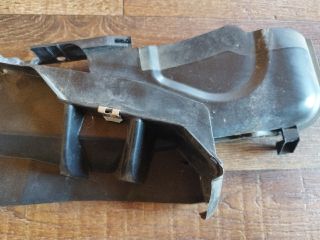 bontott FORD FOCUS C-MAX I Jobb Sárvédő Csavar Burkolat