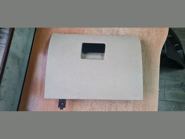 bontott FORD FOCUS C-MAX I Kesztyűtartó Ajtó