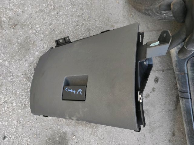 bontott FORD FOCUS C-MAX I Kesztyűtartó