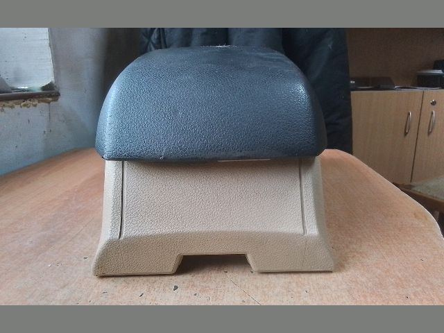 bontott FORD FOCUS C-MAX I Könyöklő