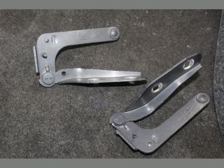 bontott FORD FOCUS C-MAX I Motorháztető Jobb Zsanér