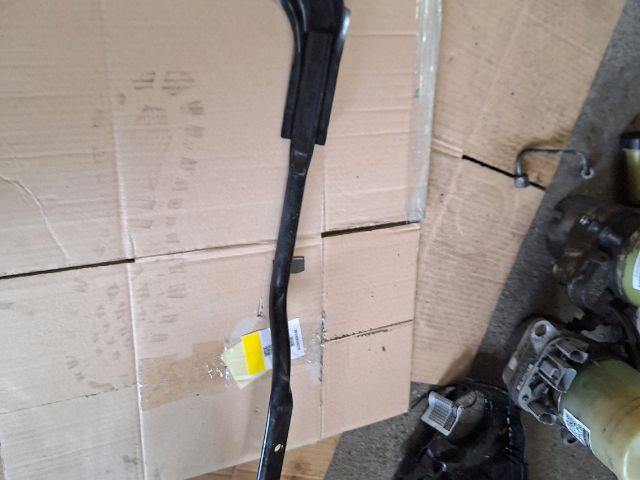 bontott FORD FOCUS C-MAX I Toronymerevítő