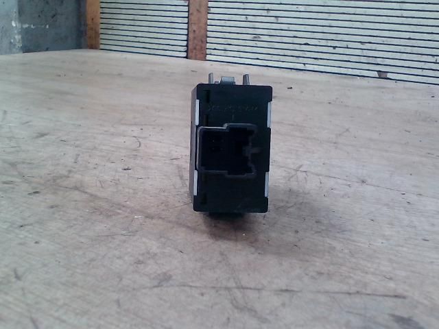 bontott FORD FOCUS C-MAX I Ülésfűtés Kapcsoló Pár