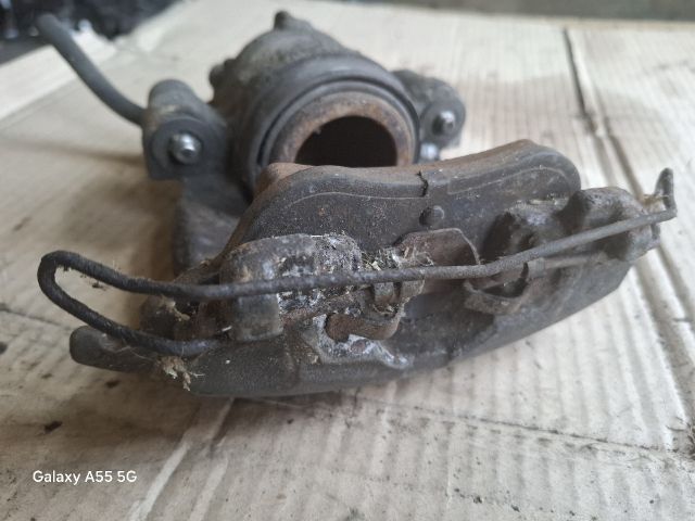 bontott FORD FOCUS I Bal első Féknyereg Munkahengerrel