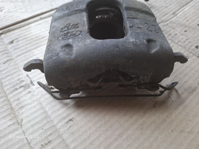 bontott FORD FOCUS I Bal első Féknyereg Munkahengerrel