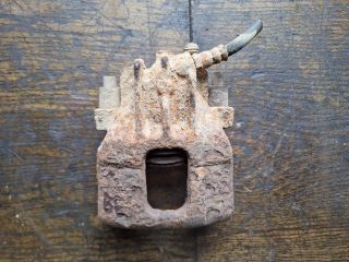 bontott FORD FOCUS I Bal első Féknyereg Munkahengerrel