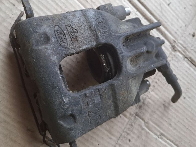 bontott FORD FOCUS I Bal első Féknyereg Munkahengerrel