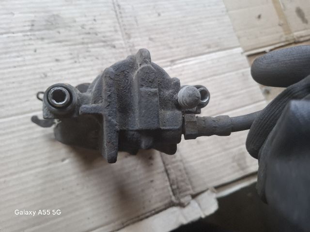 bontott FORD FOCUS I Bal első Féknyereg Munkahengerrel