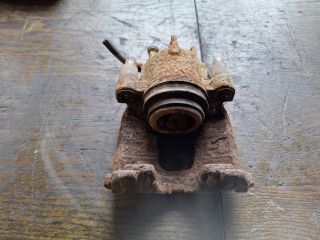 bontott FORD FOCUS I Bal első Féknyereg Munkahengerrel