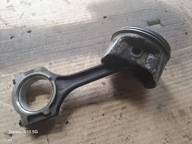 bontott FORD FOCUS I Dugattyú és Hajtókar