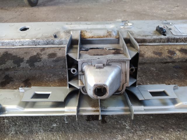 bontott FORD FOCUS I Homlokfal (Üres lemez)