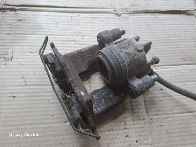 bontott FORD FOCUS I Jobb első Féknyereg Munkahengerrel