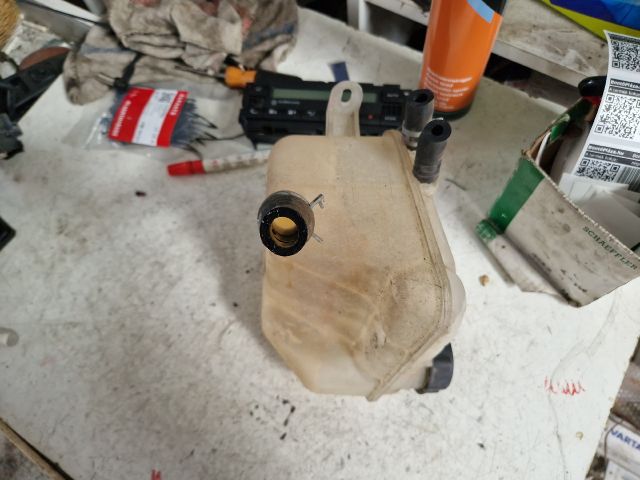 bontott FORD FOCUS I Kiegyenlítő Tartály