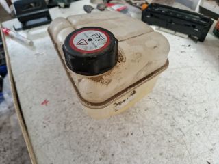 bontott FORD FOCUS I Kiegyenlítő Tartály