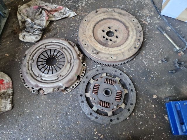 bontott FORD FOCUS I Kuplung Szett Lendkerékkel