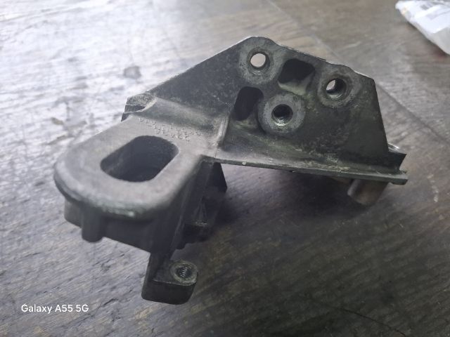 bontott FORD FOCUS I Motor Tartó Bak (Fém)