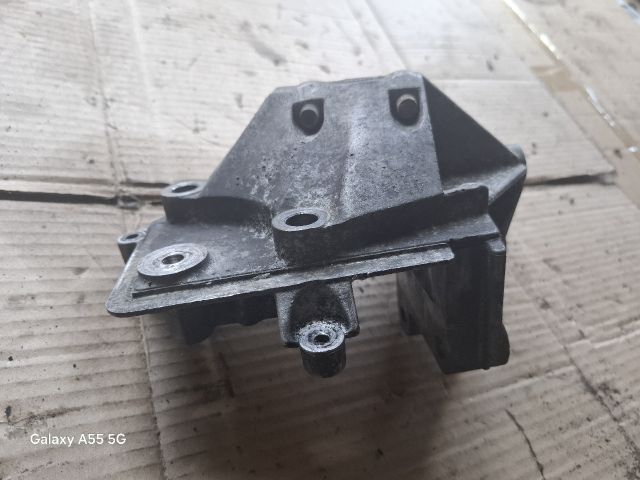 bontott FORD FOCUS I Motor Tartó Bak (Fém)