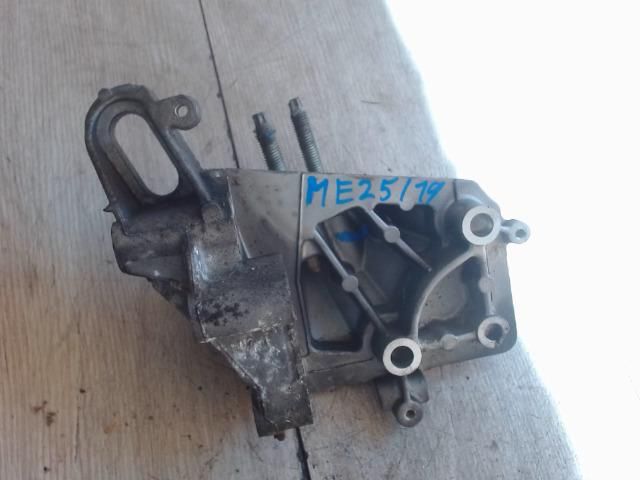 bontott FORD FOCUS I Motor Tartó Bak (Fém)