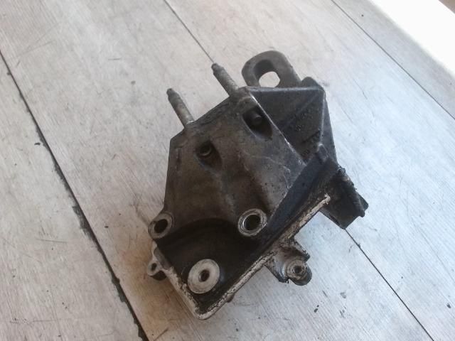 bontott FORD FOCUS I Motor Tartó Bak (Fém)