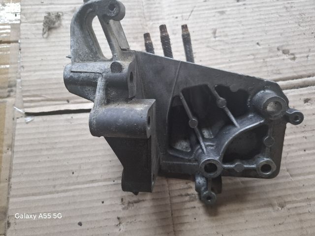 bontott FORD FOCUS I Motor Tartó Bak (Fém)