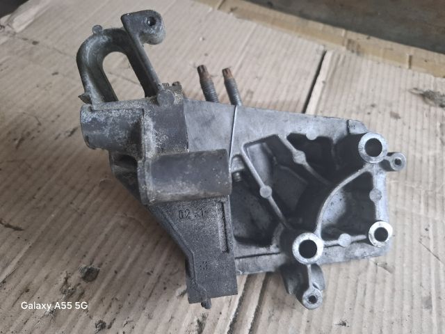 bontott FORD FOCUS I Motor Tartó Bak (Fém)