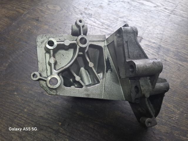 bontott FORD FOCUS I Motor Tartó Bak (Fém)