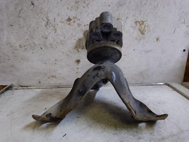 bontott FORD FOCUS I Motor Tartó Bak Jobb