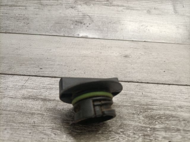 bontott FORD FOCUS I Olajbeöntő Sapka