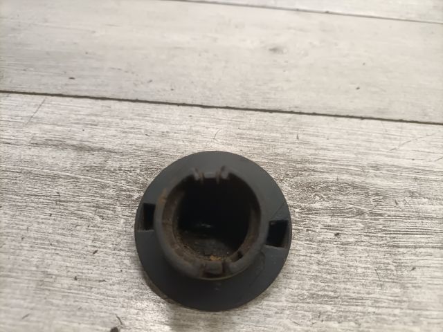 bontott FORD FOCUS I Olajbeöntő Sapka