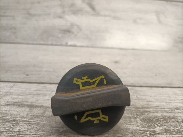 bontott FORD FOCUS I Olajbeöntő Sapka