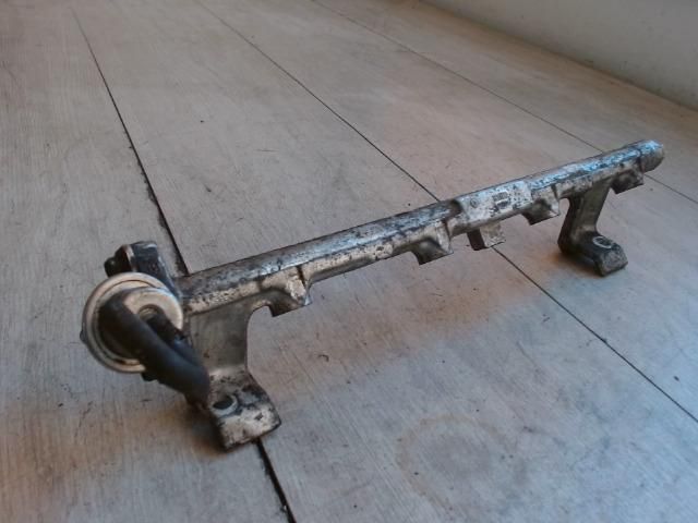 bontott FORD FOCUS I Porlasztó Sor / Híd