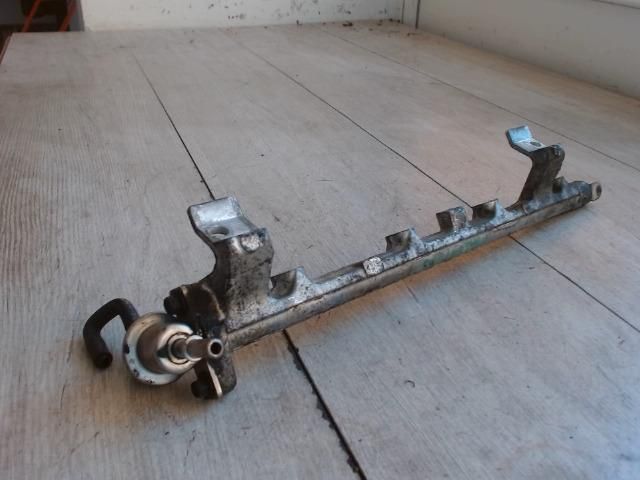 bontott FORD FOCUS I Porlasztó Sor / Híd