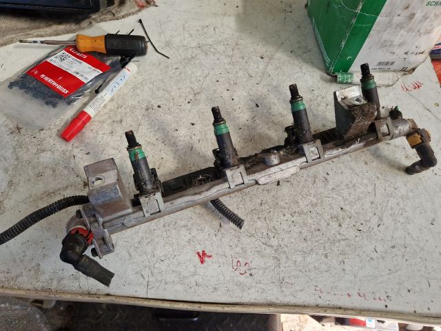 bontott FORD FOCUS I Porlasztó Sor / Híd