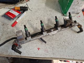 bontott FORD FOCUS I Porlasztó Sor / Híd