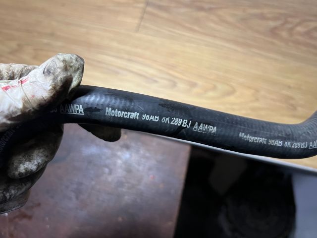 bontott FORD FOCUS I Vízcső