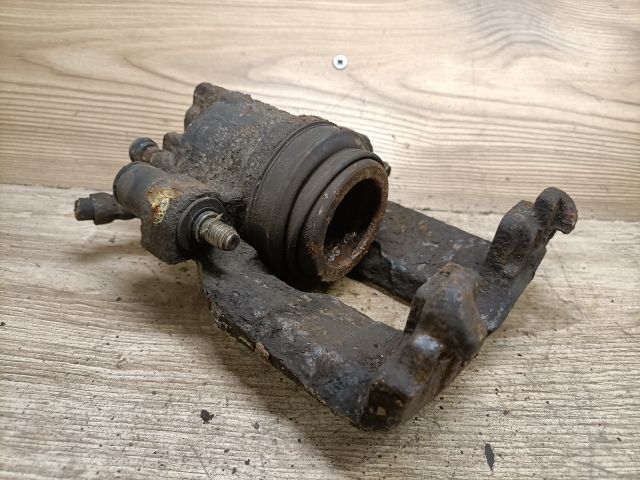 bontott FORD FOCUS I Bal első Féknyereg Munkahengerrel