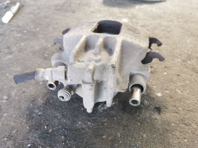 bontott FORD FOCUS I Bal első Féknyereg Munkahengerrel