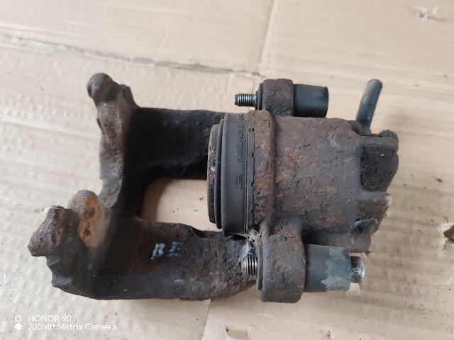 bontott FORD FOCUS I Bal első Féknyereg Munkahengerrel