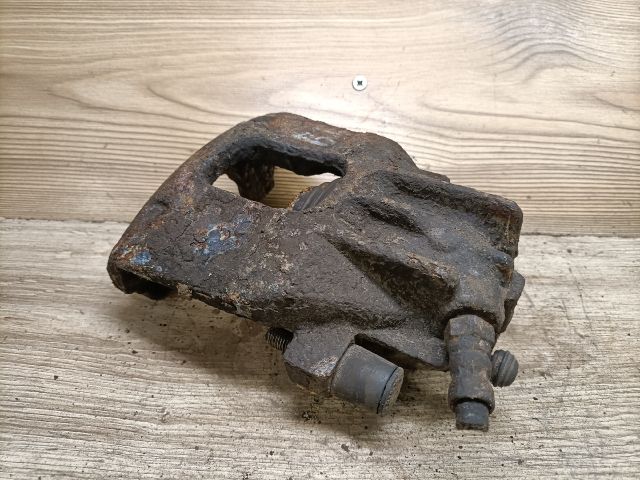 bontott FORD FOCUS I Bal első Féknyereg Munkahengerrel