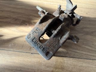 bontott FORD FOCUS I Bal hátsó Féknyereg Munkahengerrel