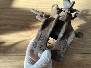 bontott FORD FOCUS I Bal hátsó Féknyereg Munkahengerrel