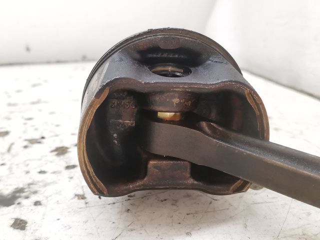 bontott FORD FOCUS I Dugattyú és Hajtókar