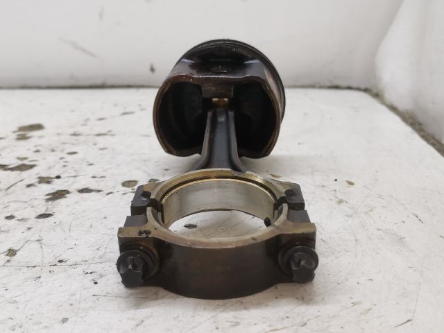 bontott FORD FOCUS I Dugattyú és Hajtókar