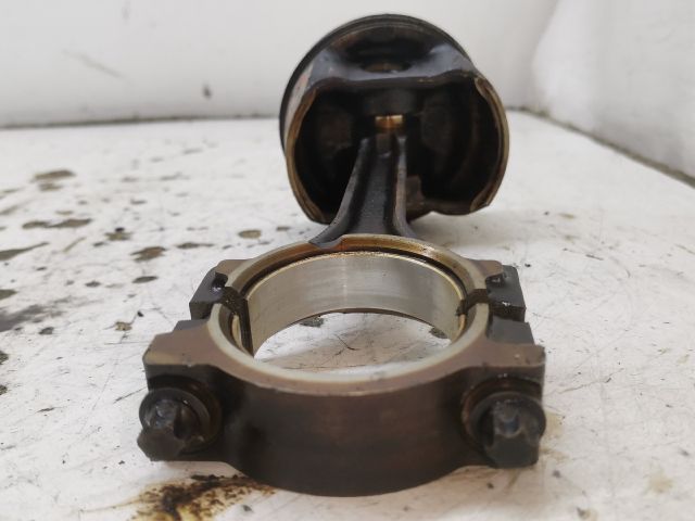 bontott FORD FOCUS I Dugattyú és Hajtókar