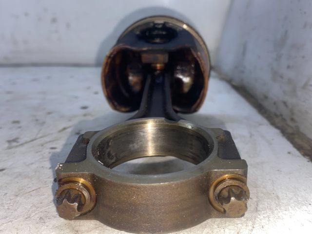 bontott FORD FOCUS I Dugattyú és Hajtókar