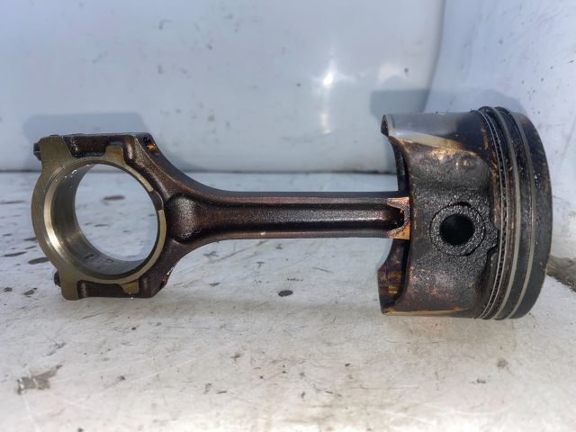 bontott FORD FOCUS I Dugattyú és Hajtókar