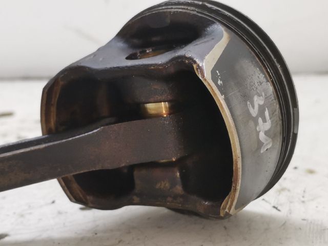 bontott FORD FOCUS I Dugattyú és Hajtókar