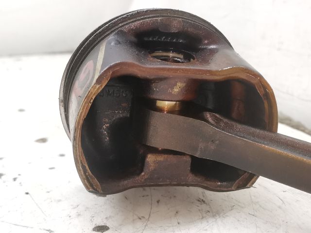 bontott FORD FOCUS I Dugattyú és Hajtókar